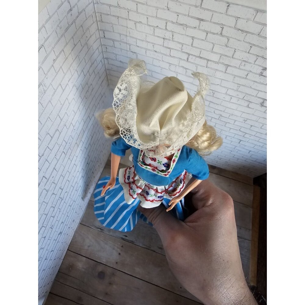 1993 Mattel Dolls of the World Dutch Barbie Blonde Braids Blue Dress Vintage - Picture 7 of 7